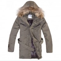 DOUDOUNE MONCLER AVEC UNE CEINTURE GRIS ARGENTÉE